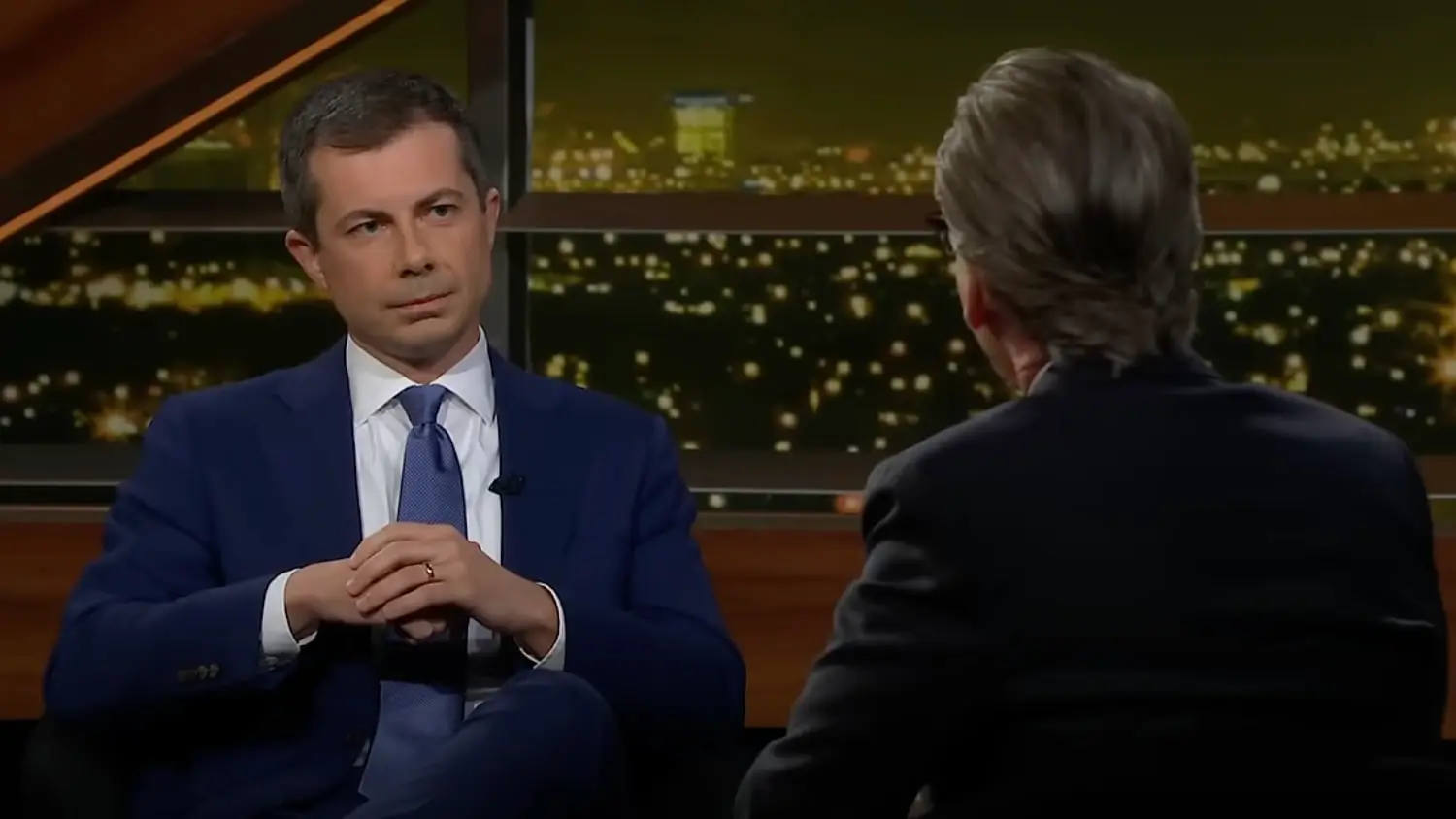Pete Buttigieg critica a JD Vance, compañero de fórmula de Trump para 2024, en Real Time con Bill Mayer