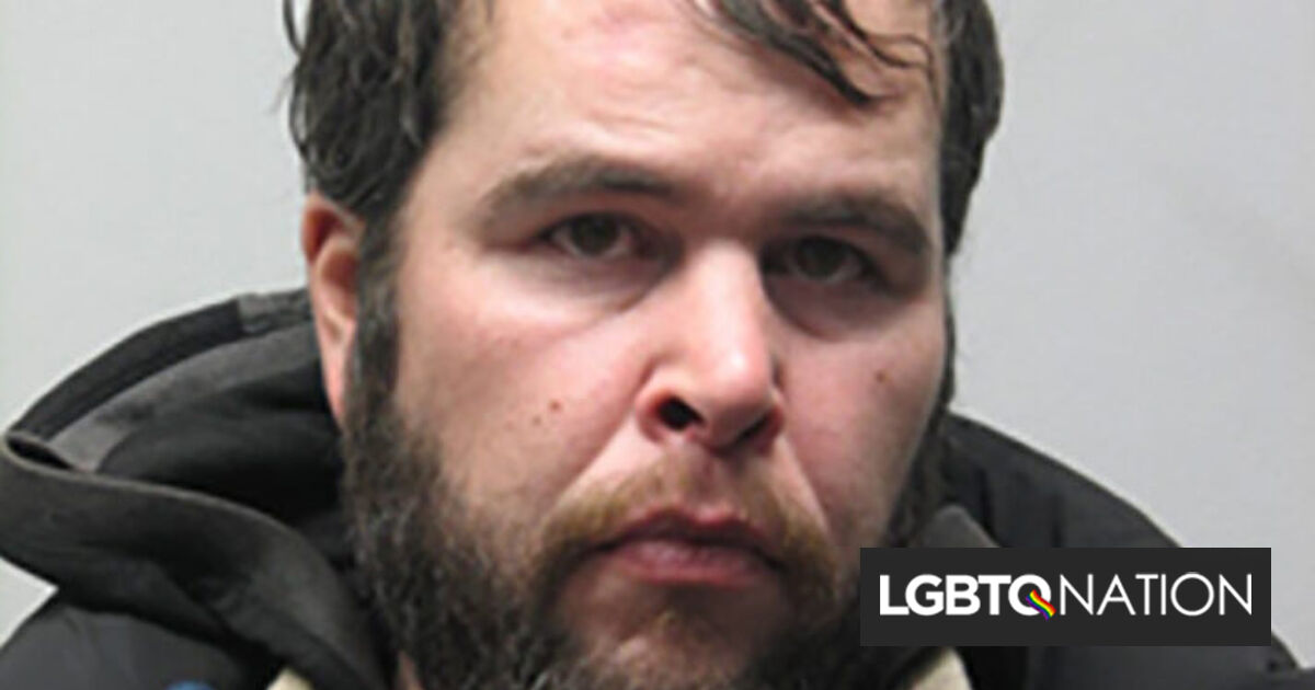 Un hombre borracho lanza un “discurso homofóbico” en un bar por las banderas del Orgullo