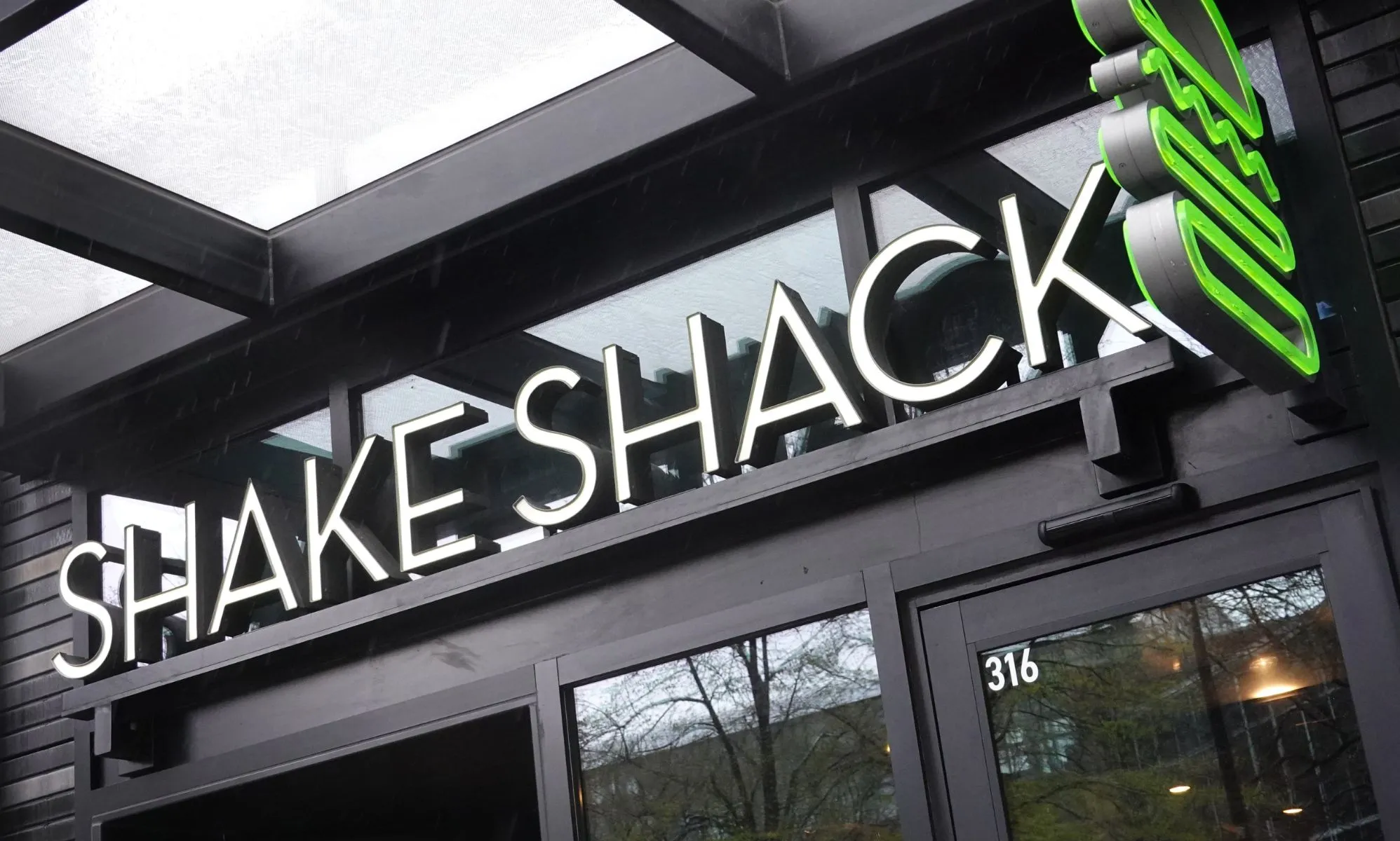 A sign outside of a Shake Shack.