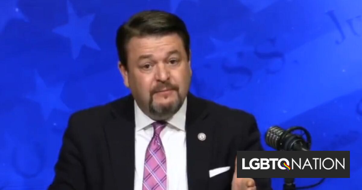 El designado de Sarah Huckabee para la biblioteca estatal de Sanders se queja de que sus colegas no prohibirán los libros LGBTQ+