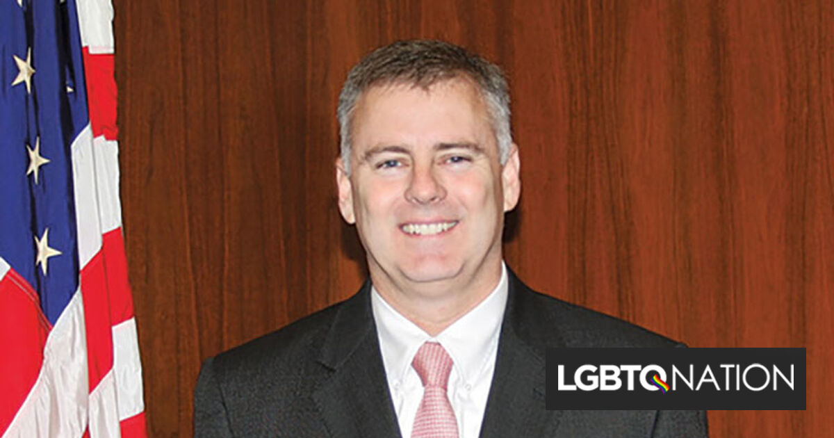 Juez de Texas amplía orden judicial contra protecciones para estudiantes trans del Departamento de Educación