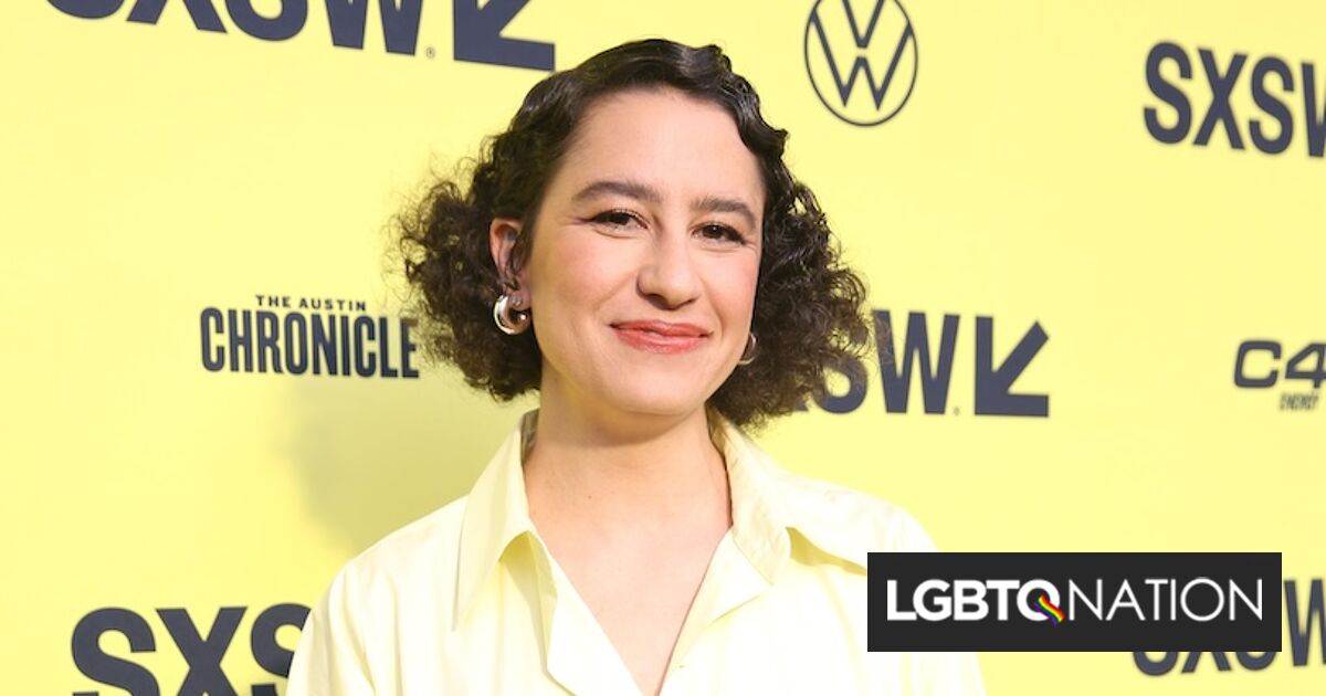 La actriz Ilana Glazer dice que su embarazo la ayudó a aceptar su condición de no binaria