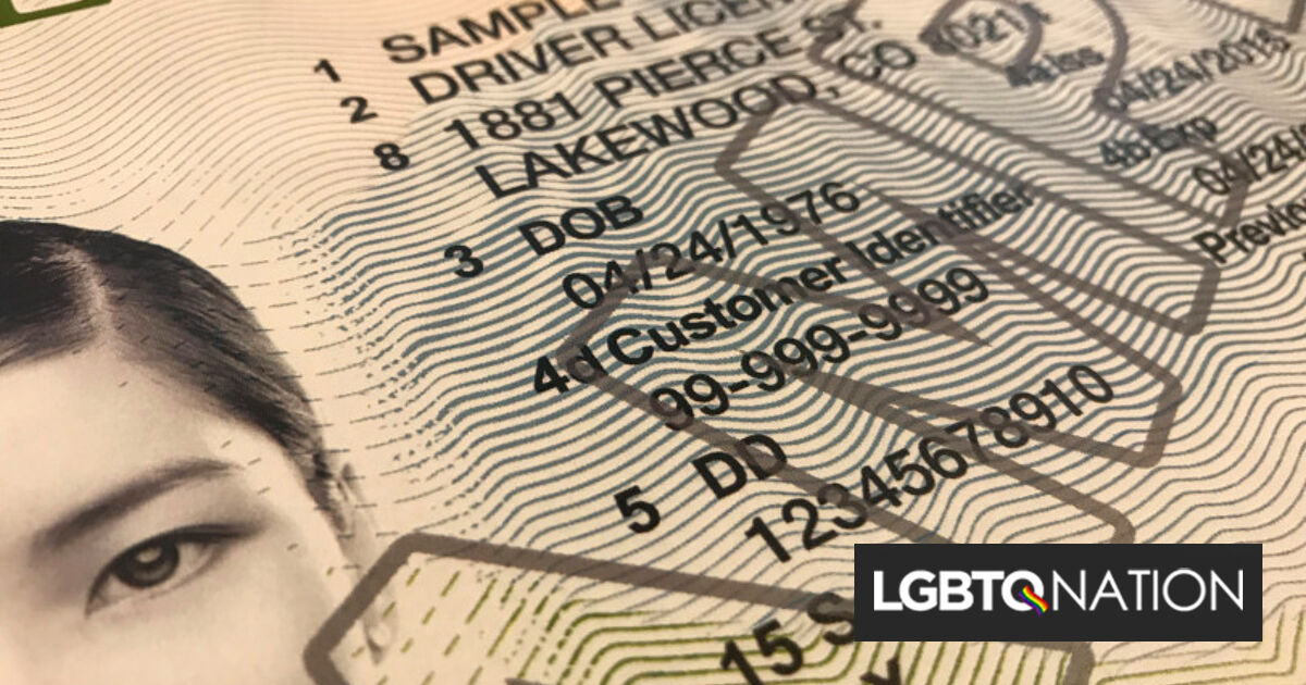 Texas prohíbe a las personas trans cambiar los marcadores de género en sus licencias