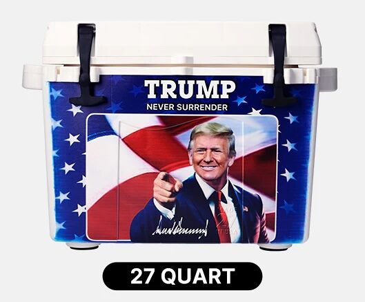 hielera-con-mercancía-de-la-campaña-de-trump