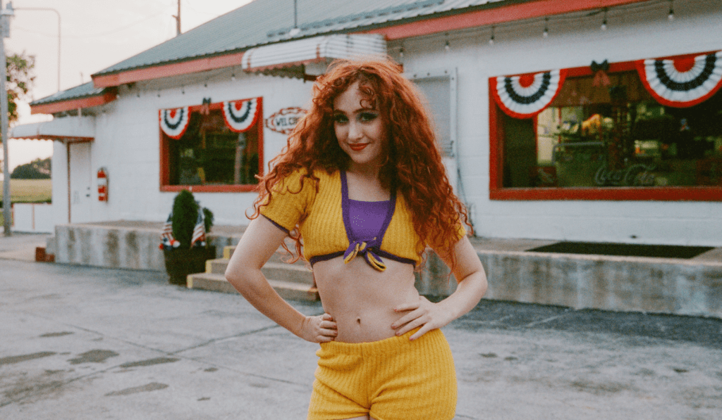 'Gracias a Chappell Roan, las mujeres queer hiperfemeninas finalmente pueden ocupar espacio'