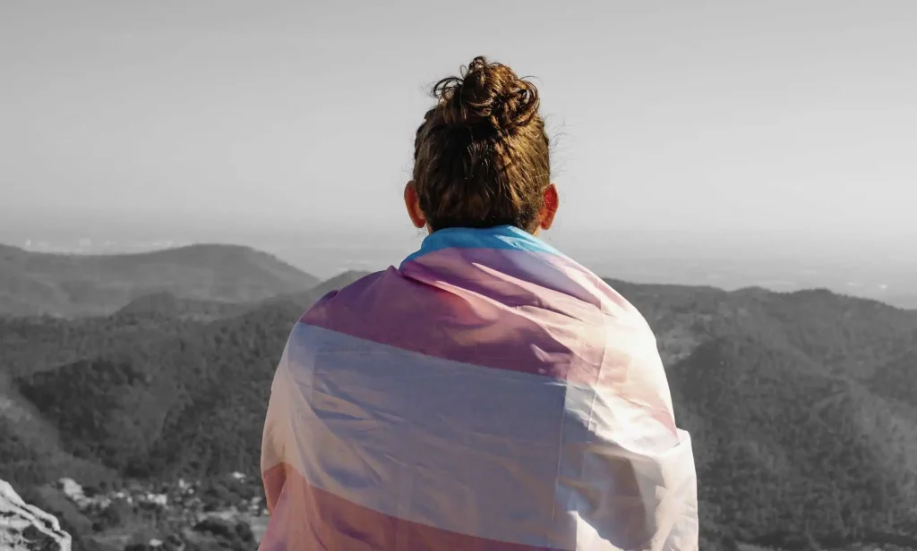 Adolescente transgénero 'atacada, pisoteada, golpeada y con insultos homofóbicos' en fiesta de Massachusetts