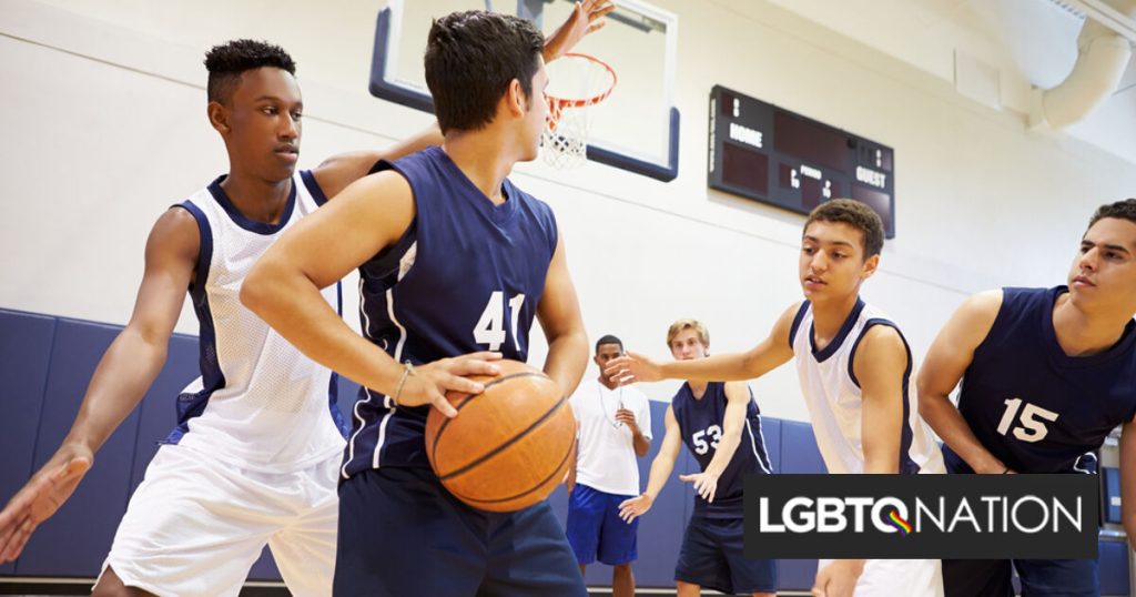 Las conversaciones homofóbicas en el vestuario perjudican más a los chicos heterosexuales que a los gays