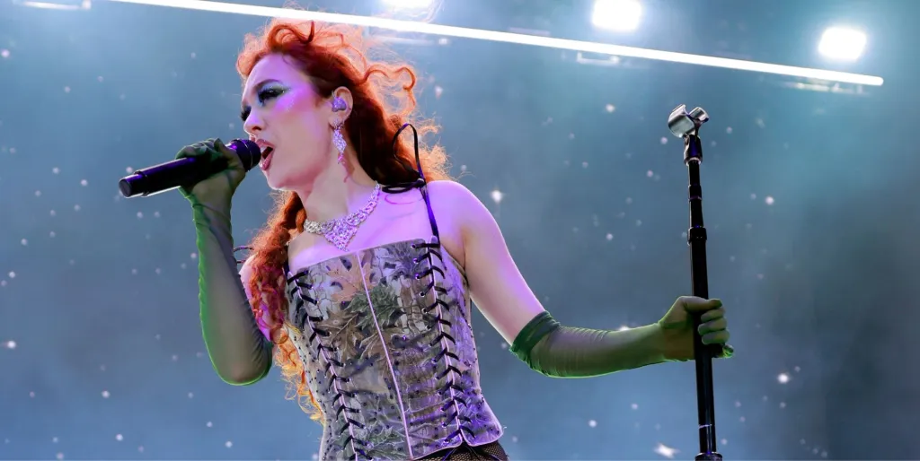 Chappell Roan actúa en el escenario de Franklin, Tennessee