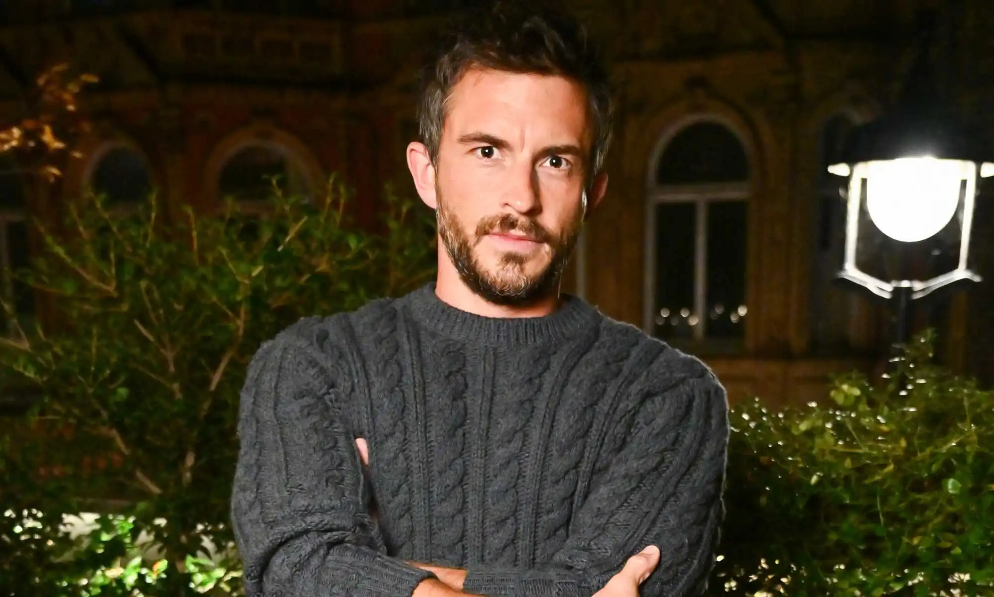 Jonathan Bailey attends the LOEWE x Studio Voltaire 30th Anniversary event.