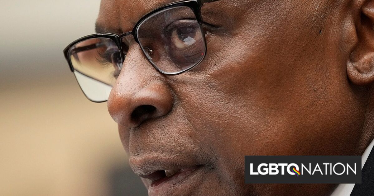 800 miembros del servicio expulsados ​​bajo DADT acaban de ser dados de baja actualizados a honorables