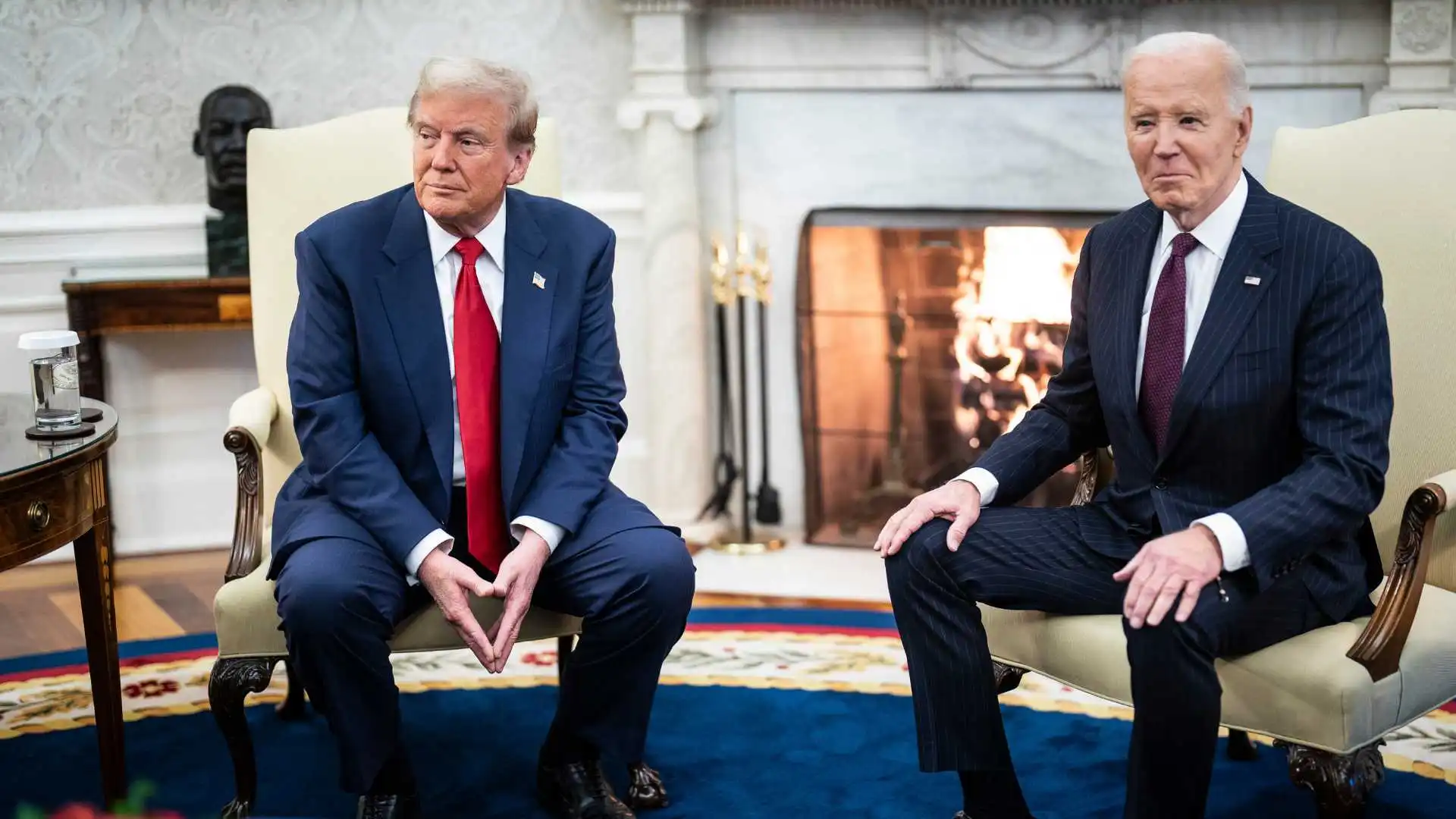 La gente escribe fan fiction sexy sobre Donald Trump y Joe Biden y queremos salir del planeta