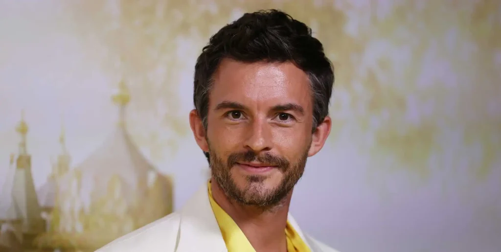 Jonathan Bailey de Wicked aprende qué es un 'zaddy' y confirma que es un 'papá joven'