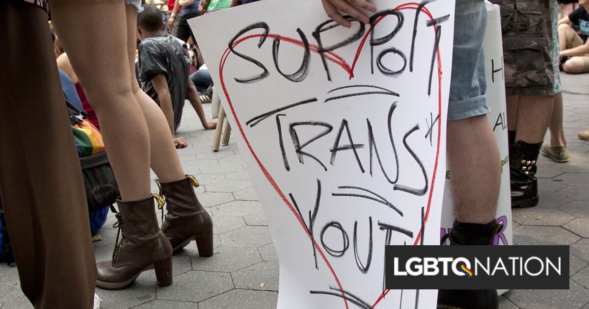 Juez compara la atención que afirma el género con los cigarrillos y la cerveza, al tiempo que defiende la prohibición para los jóvenes