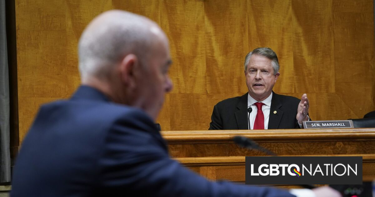 Senador republicano presenta proyecto de ley para eliminar legalmente a las personas transgénero