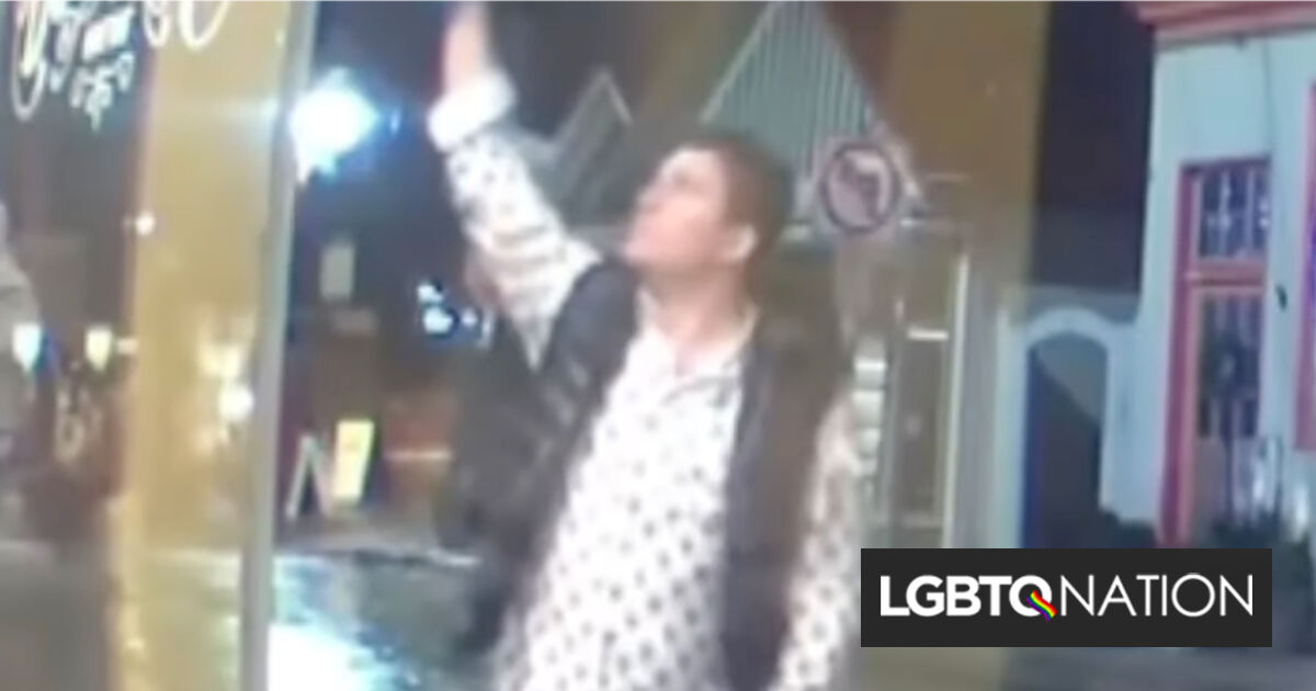 Un ex marine derribó una bandera del Orgullo. Se enfrenta a un cargo de delito de odio.