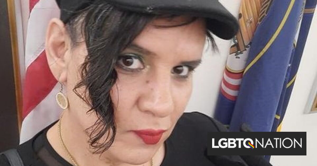 Aparecieron carteles misteriosos que llamaban a la mujer trans “una de las cosas más horribles que puedes decir”