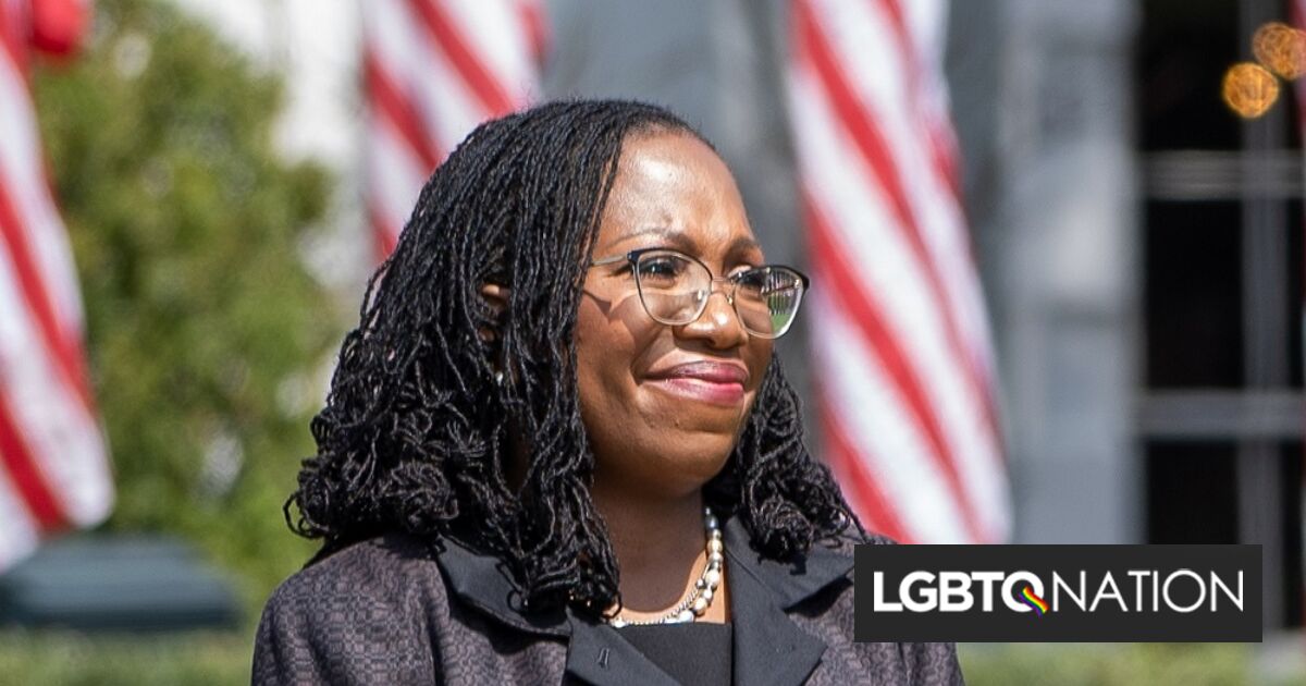 Ketanji Brown Jackson cumple el sueño de toda su vida al actuar en la muy queer “& Juliet” de Broadway