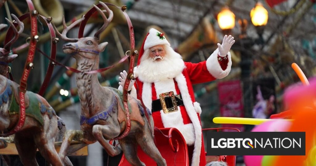 Una ciudad prohibió a un grupo LGBTQ+ marchar en su desfile navideño. Están contraatacando.
