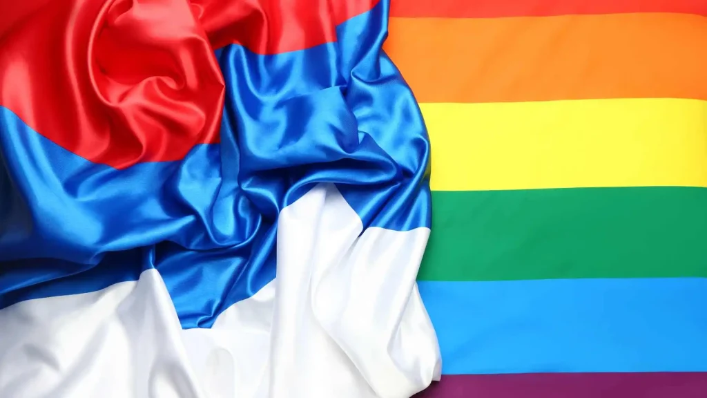 Multan a un hombre ruso por bromear diciendo que inició el movimiento por los derechos LGBTQ+