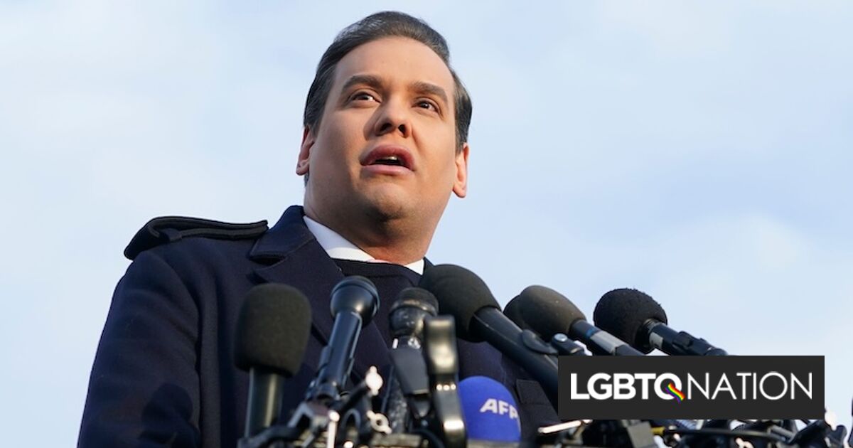 Juez federal critica el intento de George Santos de retrasar la sentencia hasta agosto para grabar podcasts