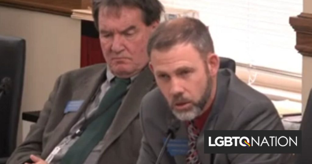 Legislador republicano dice que se debe aprobar la prohibición de los baños trans para impedir que las lesbianas “corran” en el baño de mujeres