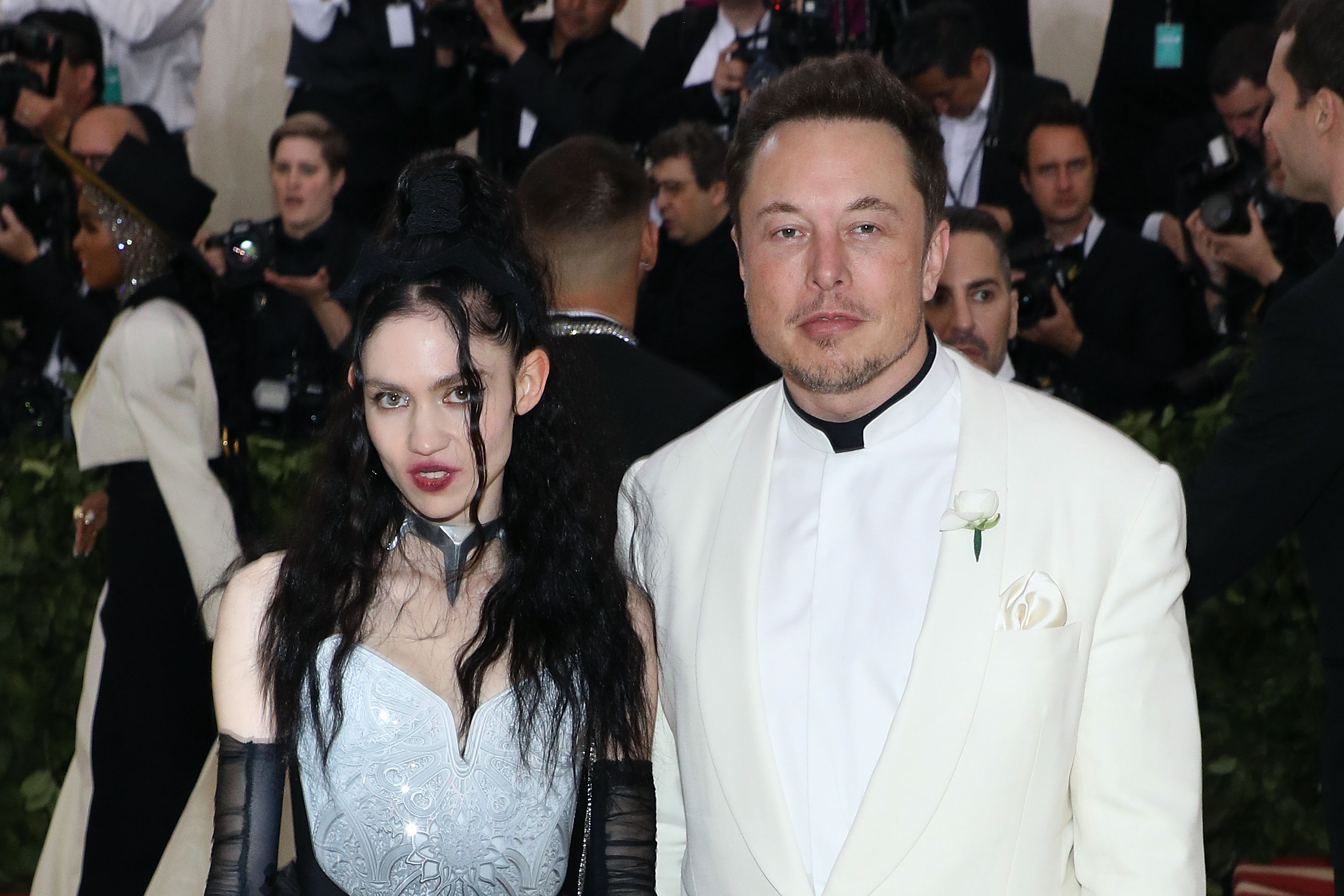 Grimes llama a Elon Musk por 'ignorar' la crisis médica de sus hijos