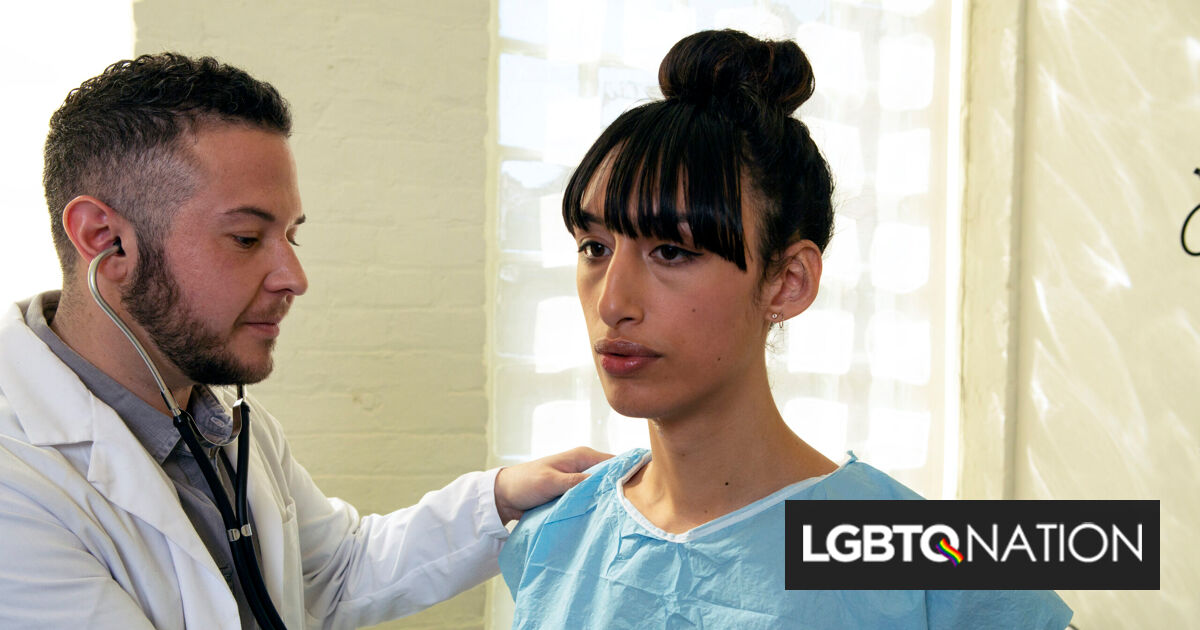 El juez federal bloquea la prohibición de Donald Trump sobre la atención de afirmación de género en todo el país