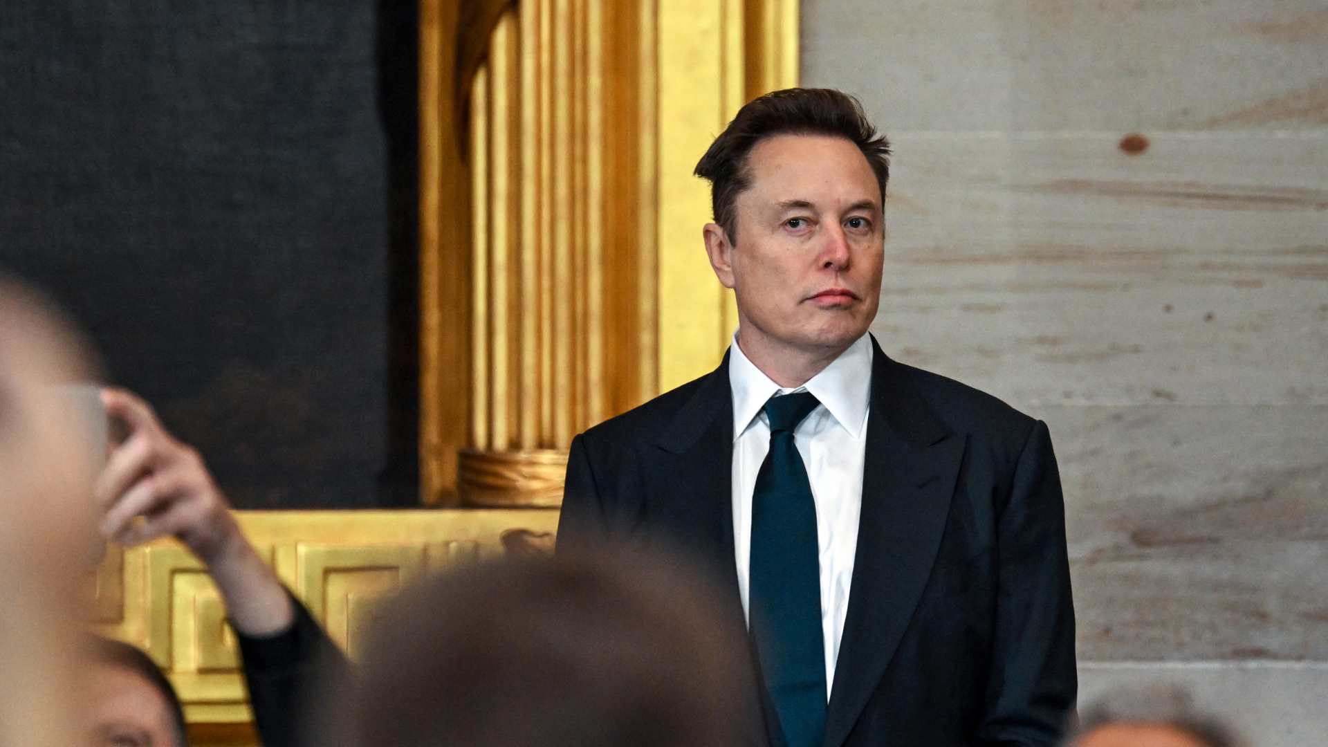 El mejor empleado del dugo de Elon Musk renuncia después de que vil publicaciones racistas descubiertas
