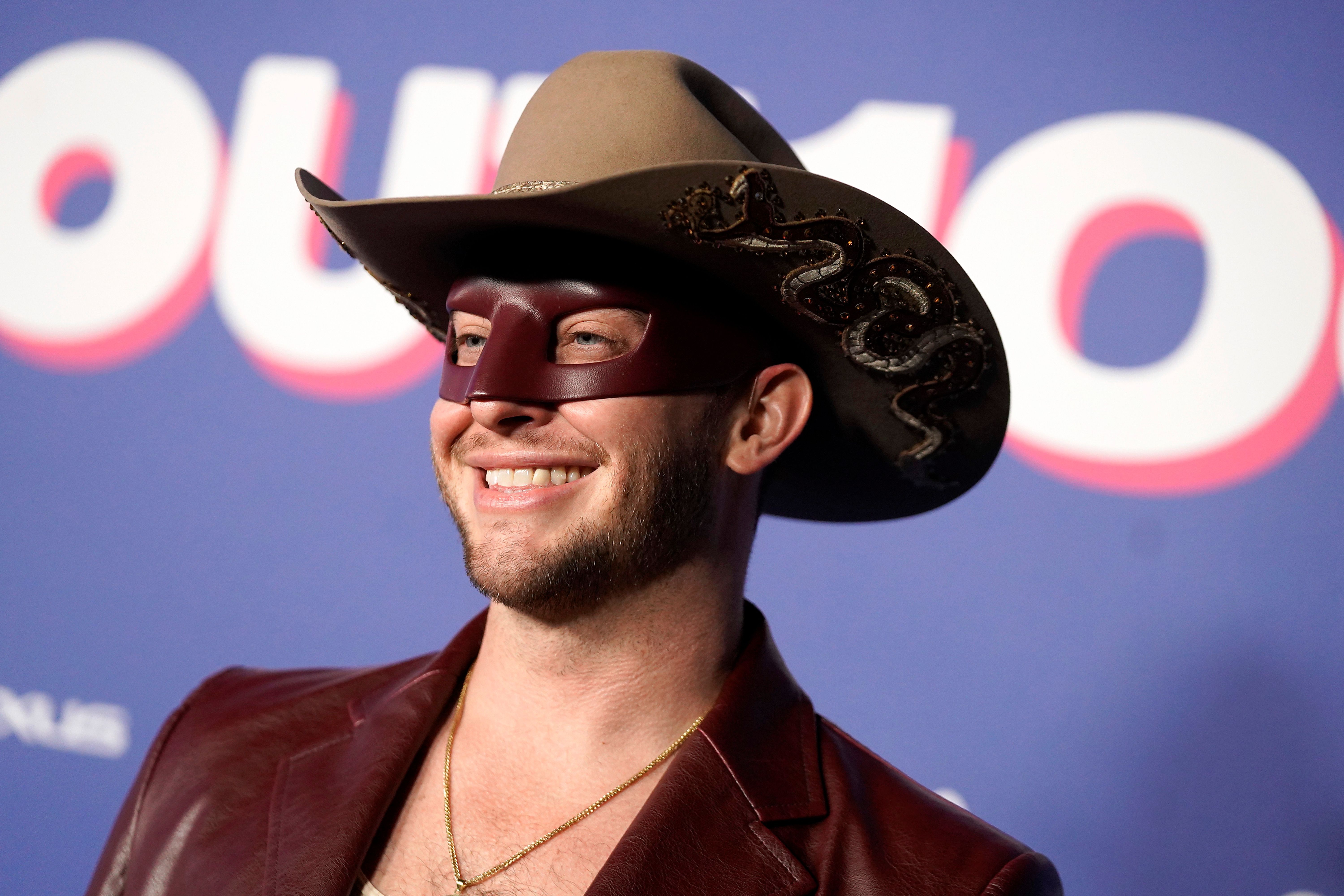 Orville Peck se une a Chappell Roan para dejar la agencia de talentos mientras el CEO aparece en los archivos de Epstein