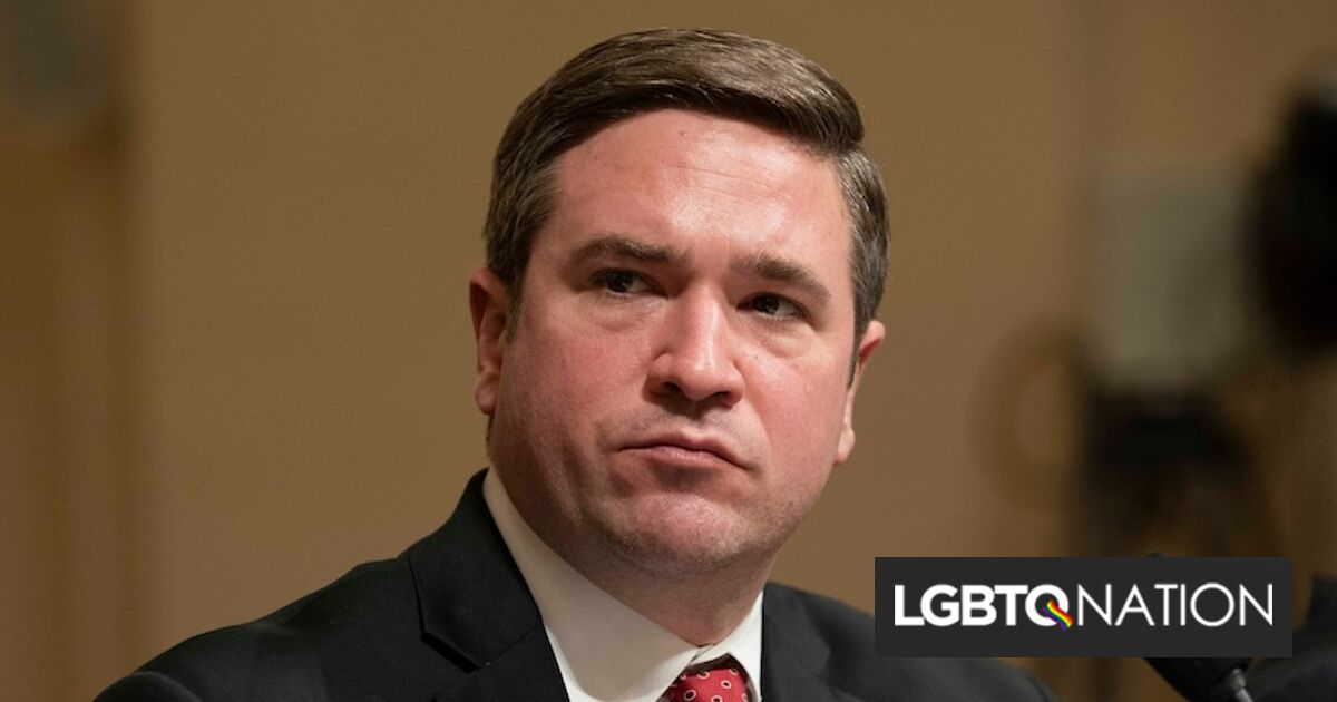 Republicano AG demanda a las ciudades para el derecho de los consejeros cristianos a volver a encender LGBTQ+ jóvenes