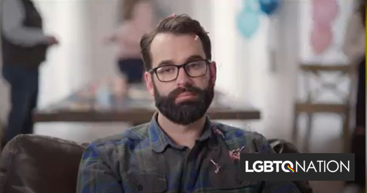 El policía supuestamente mató al ciclista mientras miraba un video transfóbico de YouTube