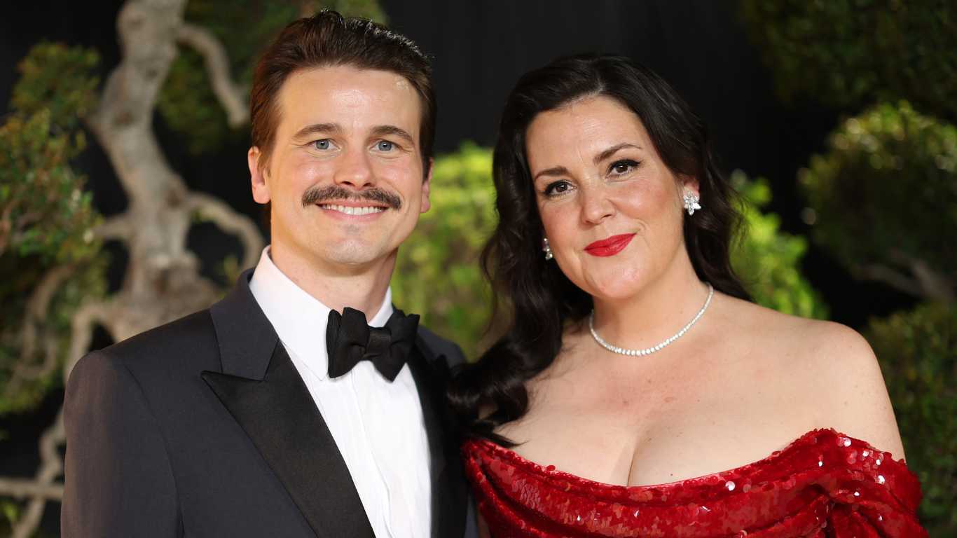 Jason Ritter and Melanie Lynskey at the 2025 Vanity Fair Oscar Party