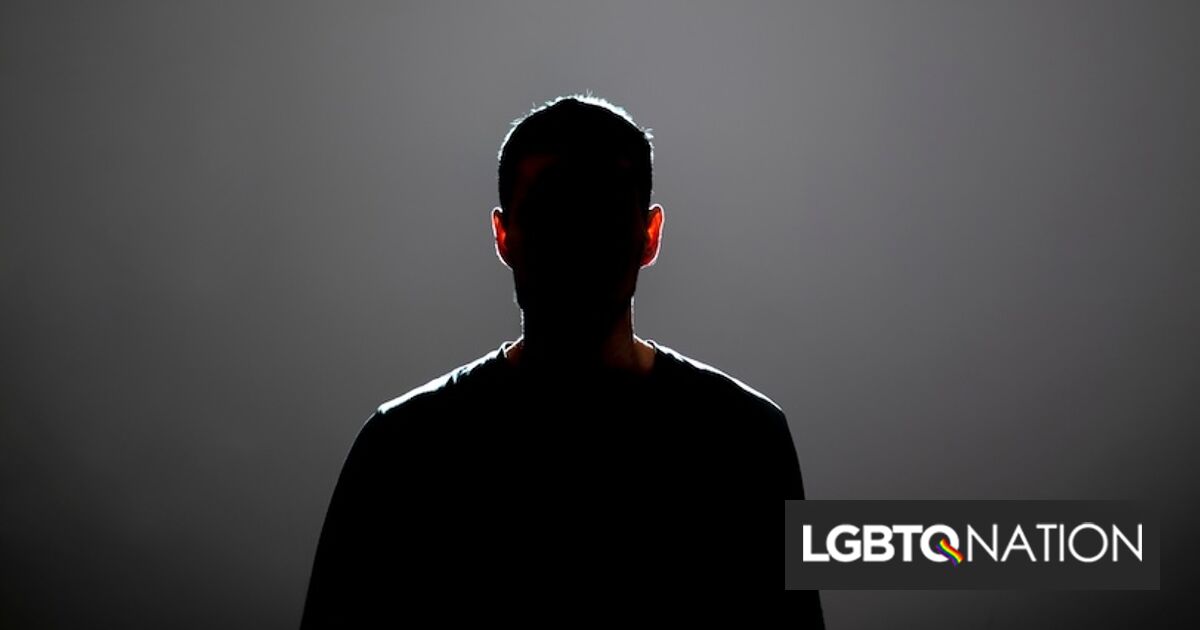 La administración "desaparece" LGBTQ+ Artista por haber supuesto tatuajes "terroristas" "