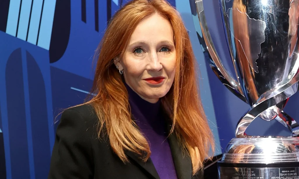 La ira estalla después de que JK Rowling parece criticar las estrellas de Harry Potter: "Los que te hicieron rico"