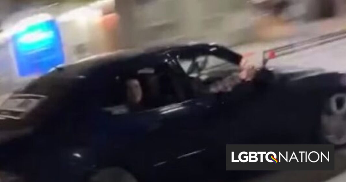 La policía busca hombres que le dispararon a los clientes del bar de mudanza de la mudanza del bar