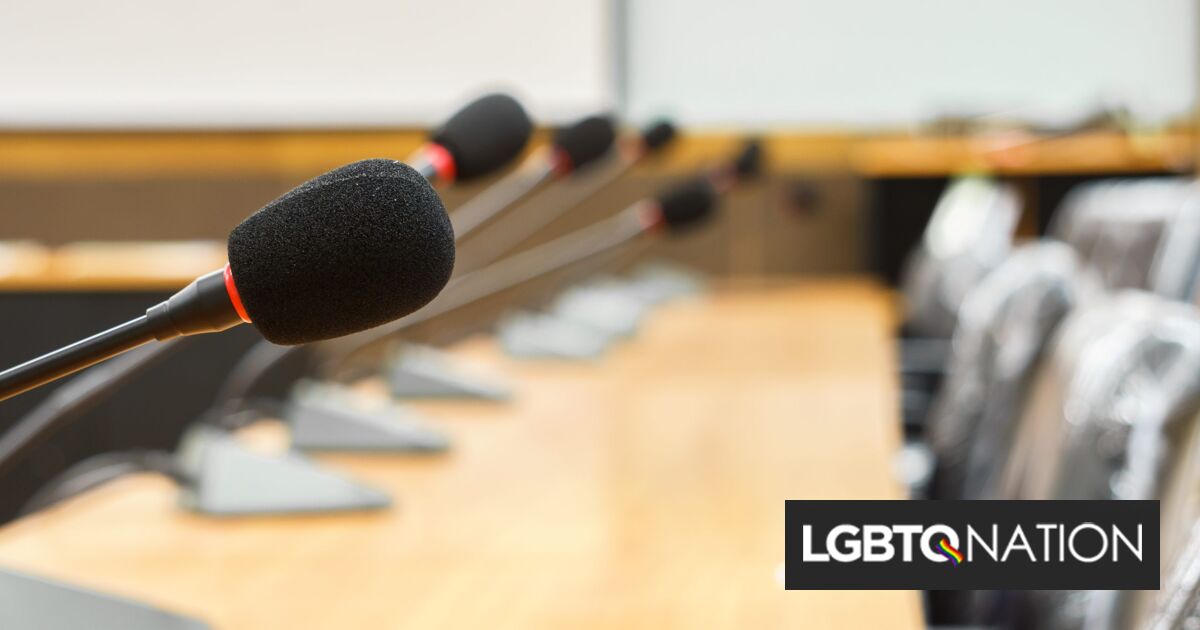 Un adolescente fue intimidado por un miembro de la junta escolar anti-LGBTQ+. Ahora ella está corriendo para tomar su trabajo.