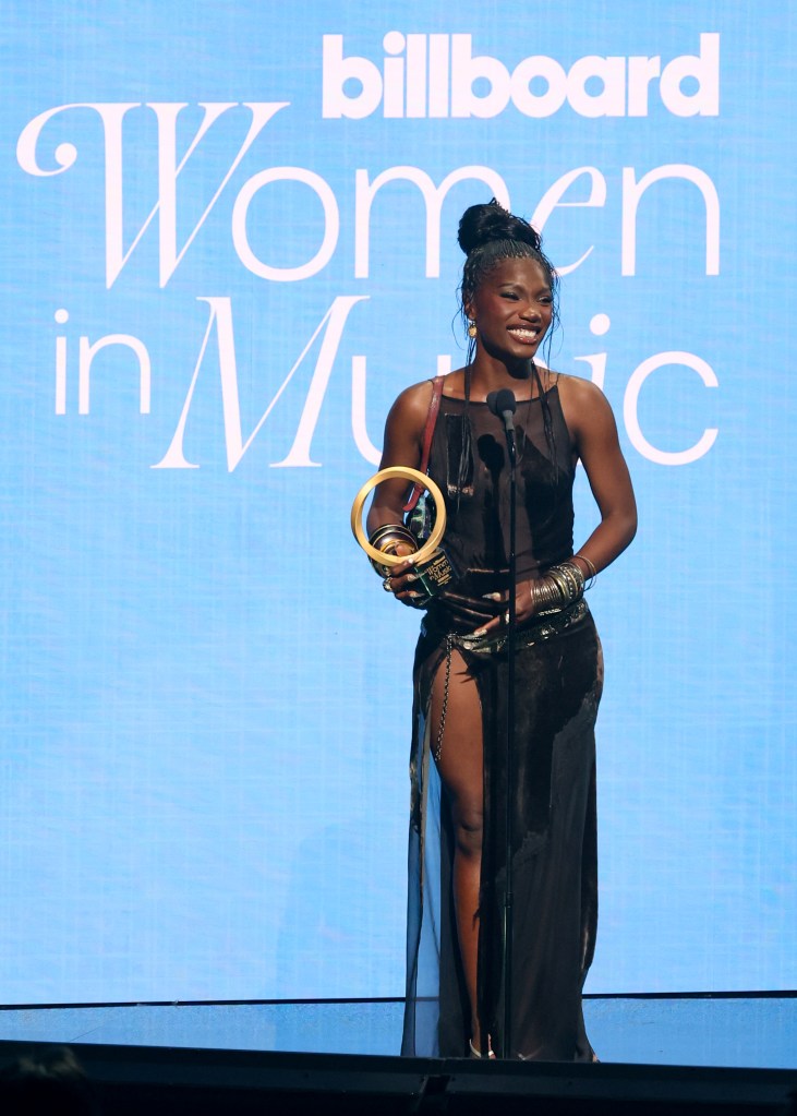 Doechii dice que su "existencia literal como una mujer negra queer es una contribución importante al hip-hop"