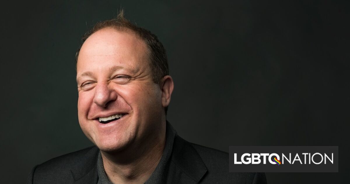 El gobernador gay se burla de Trump con la broma de April Fool sobre el retrato poco halagador del presidente