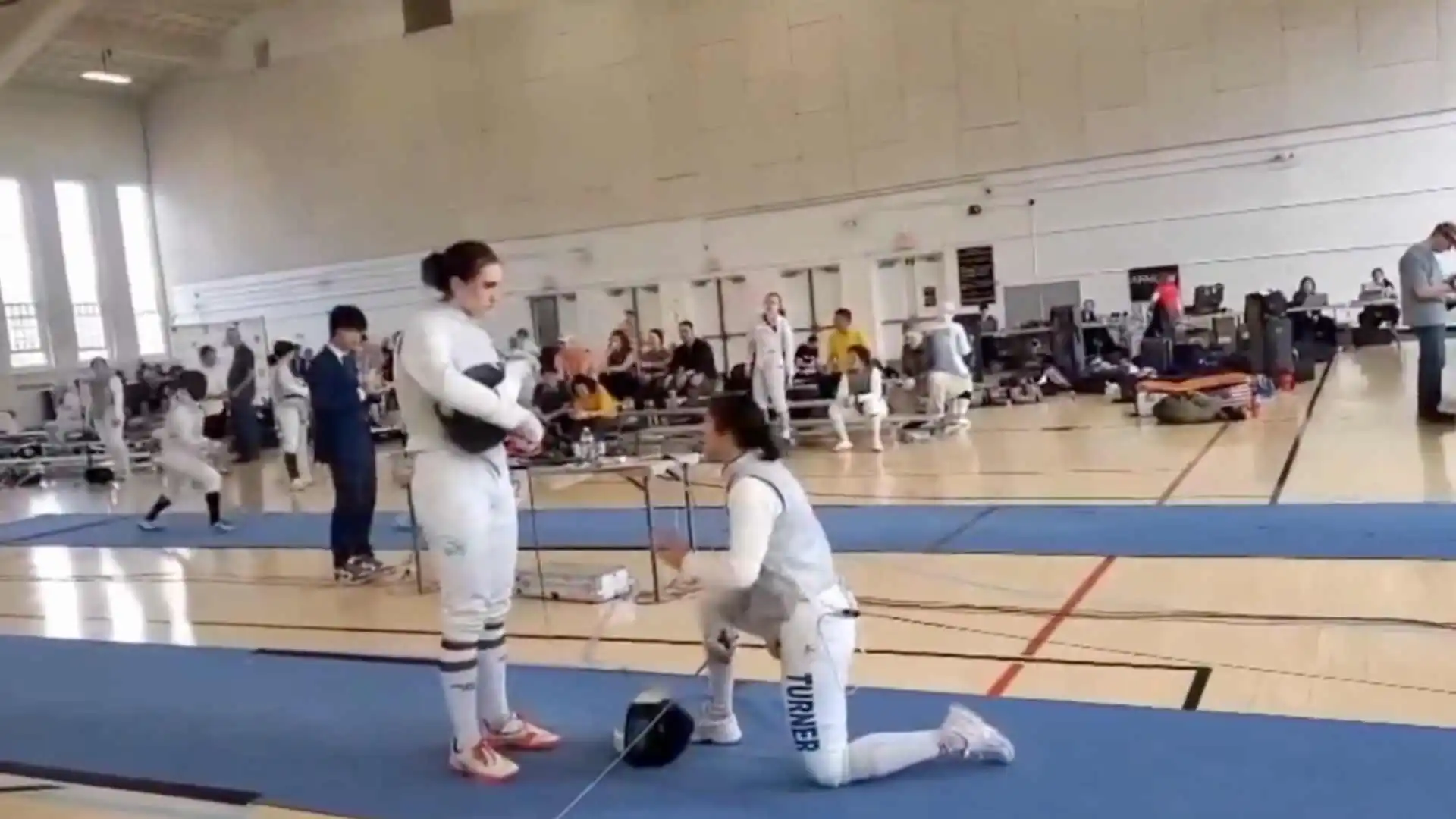Fencer descalificado para negarse a enfrentar al oponente trans