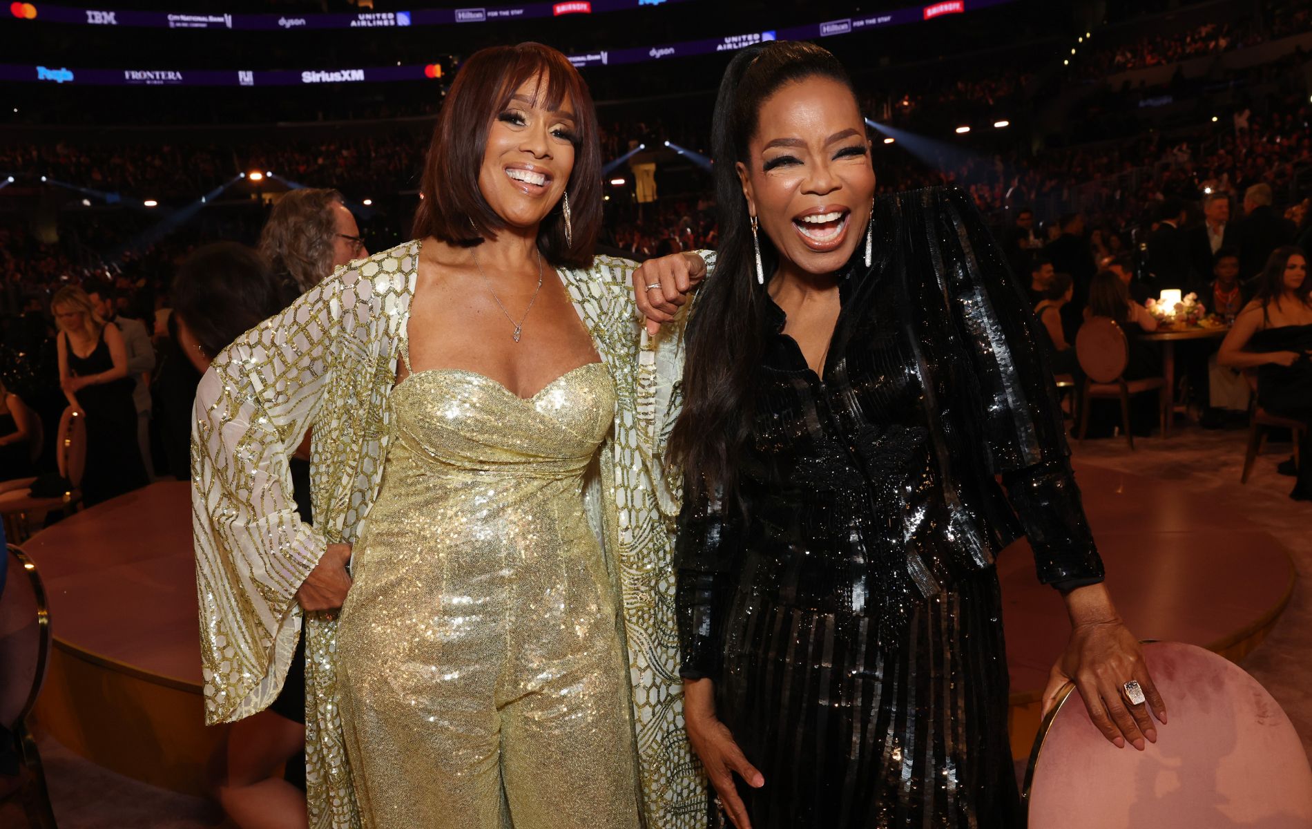 Oprah llora cuando Gayle King se eleva al espacio ... provocando más rumores de relaciones lésbicas