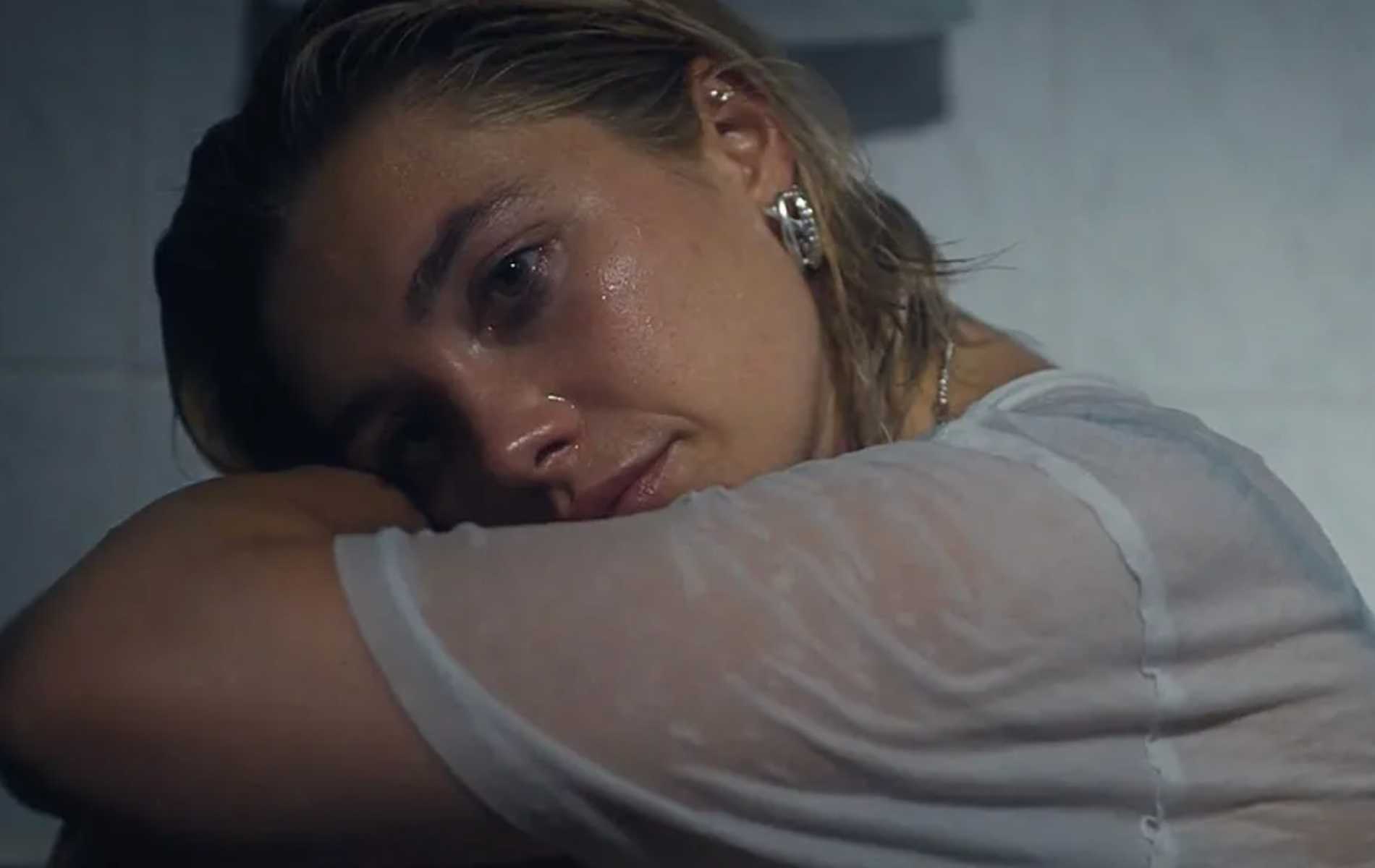 Florence Pugh protagoniza el video musical de Yungblud's Moving 'Zombie'