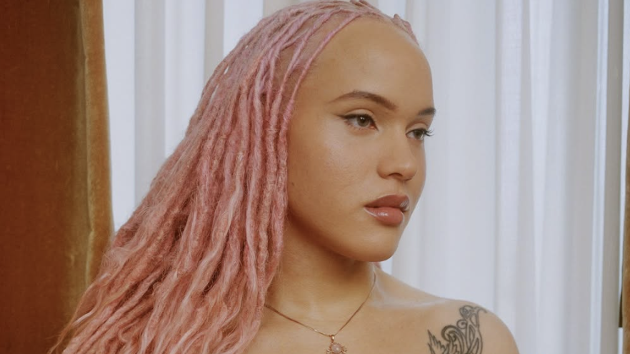 Airyn De Niro, daughter of Robert De Niro and Toukie Smith, comes out as a trans woman in a powerful new