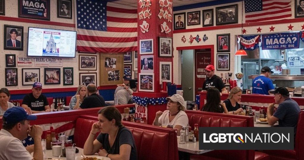 Maga Man se burla de "Queers" después de que su nuevo restaurante se cierre en solo seis semanas
