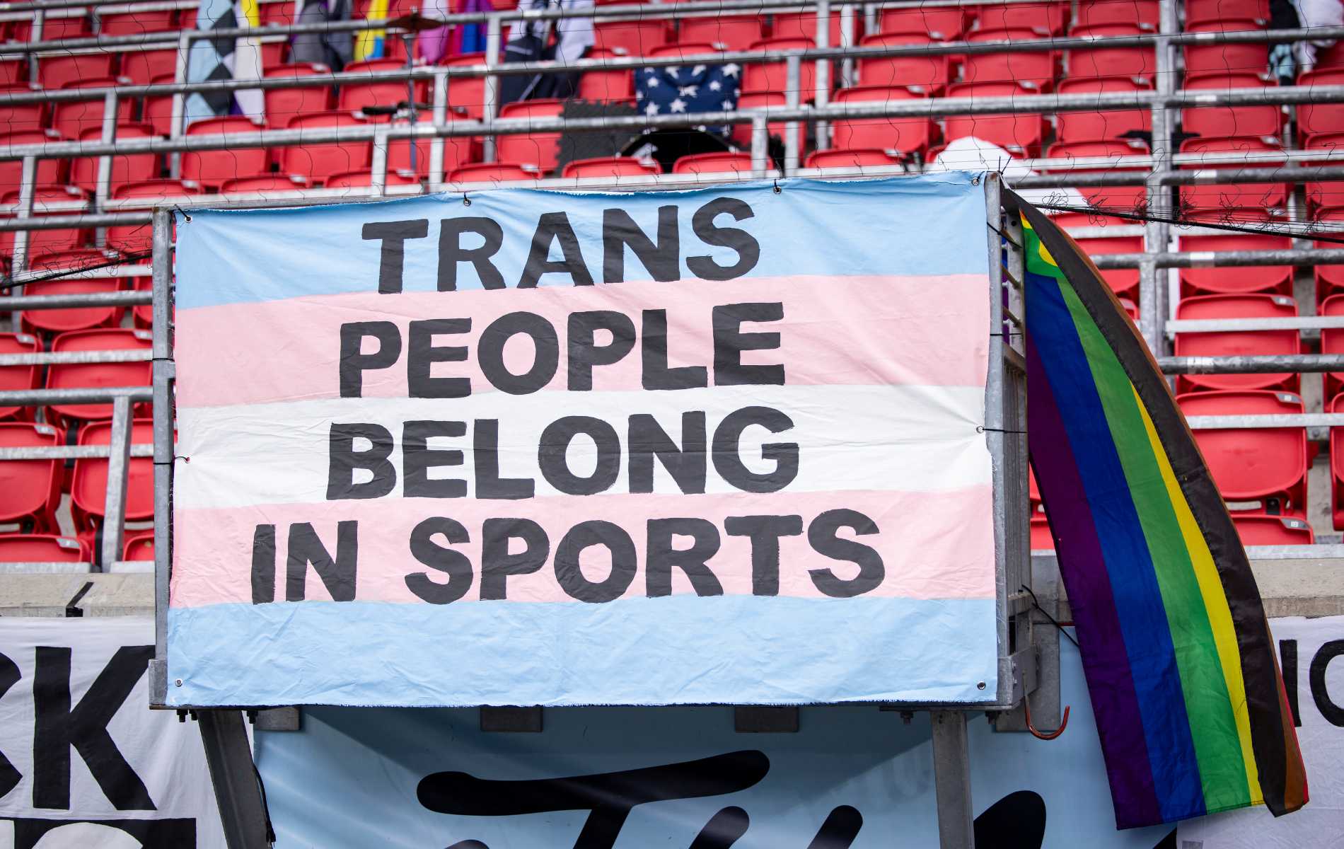 California presenta una demanda contra el Departamento de Justicia sobre las demandas para prohibir los atletas trans