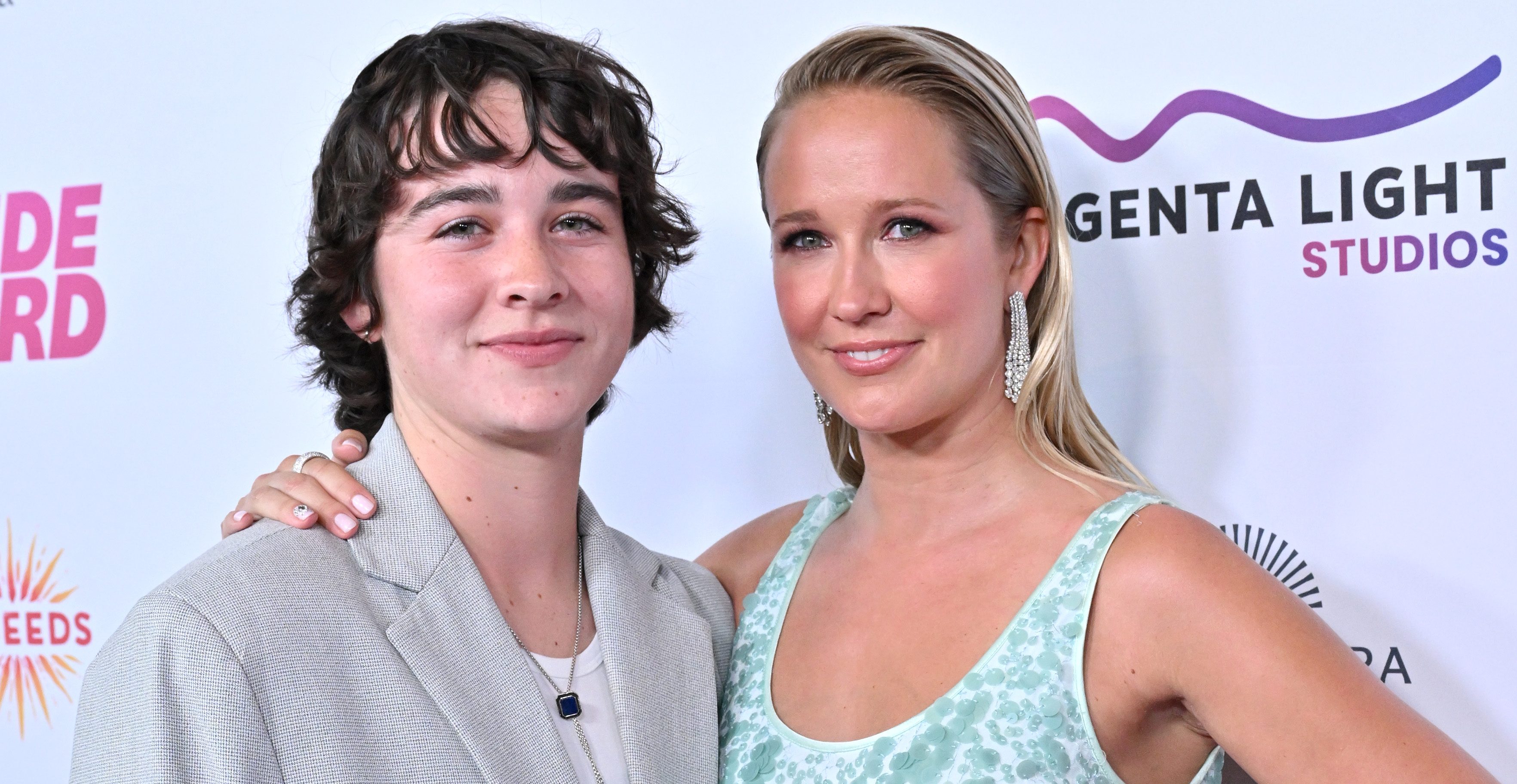 Anna Camp se 'sorprendió' por la reacción a su relación de la edad de edad con su novia Jade Whipkey