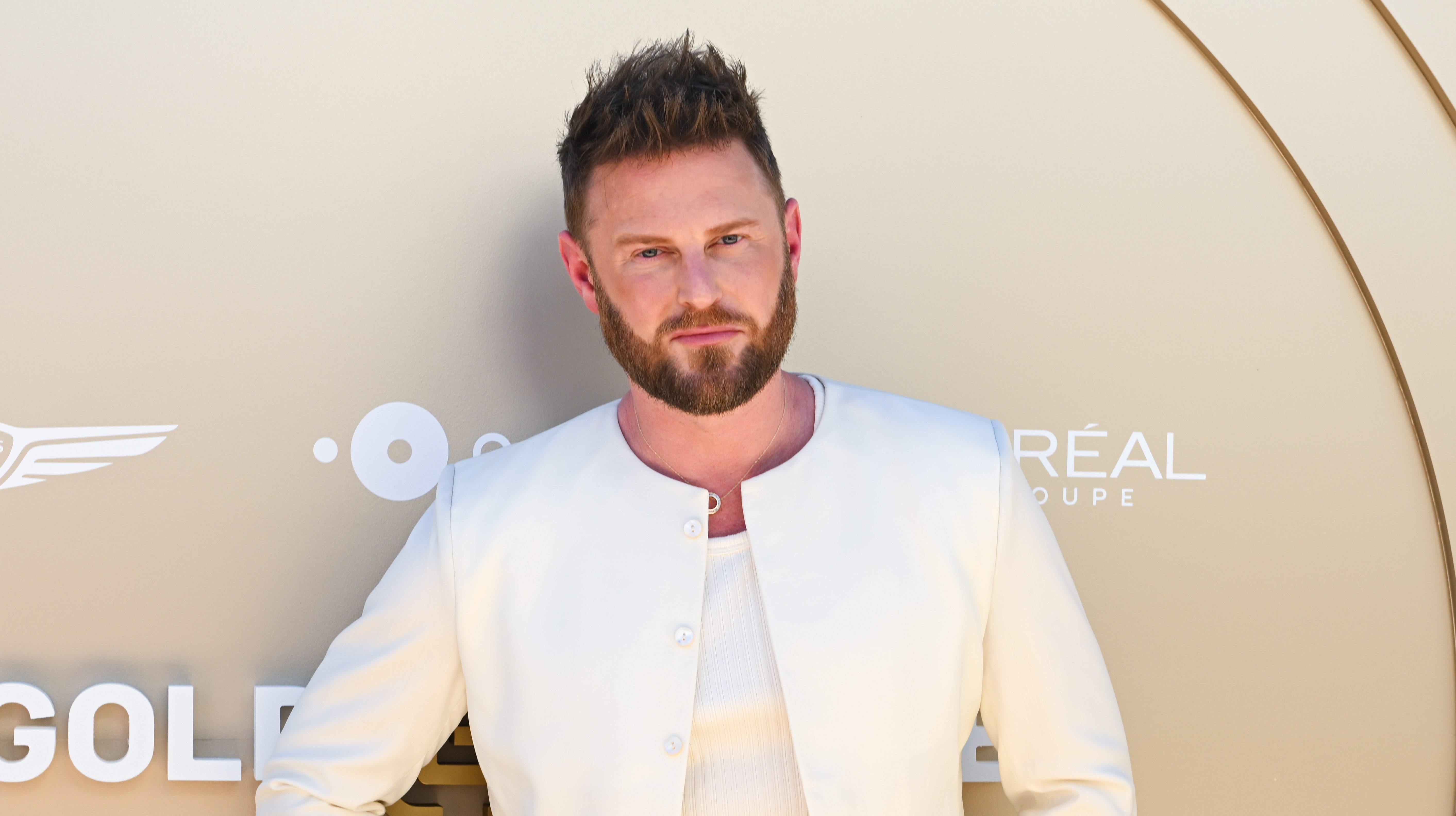 La ex estrella de Queer Eye, Bobby Berk, afirma que 'perdió dinero' filmando para la serie