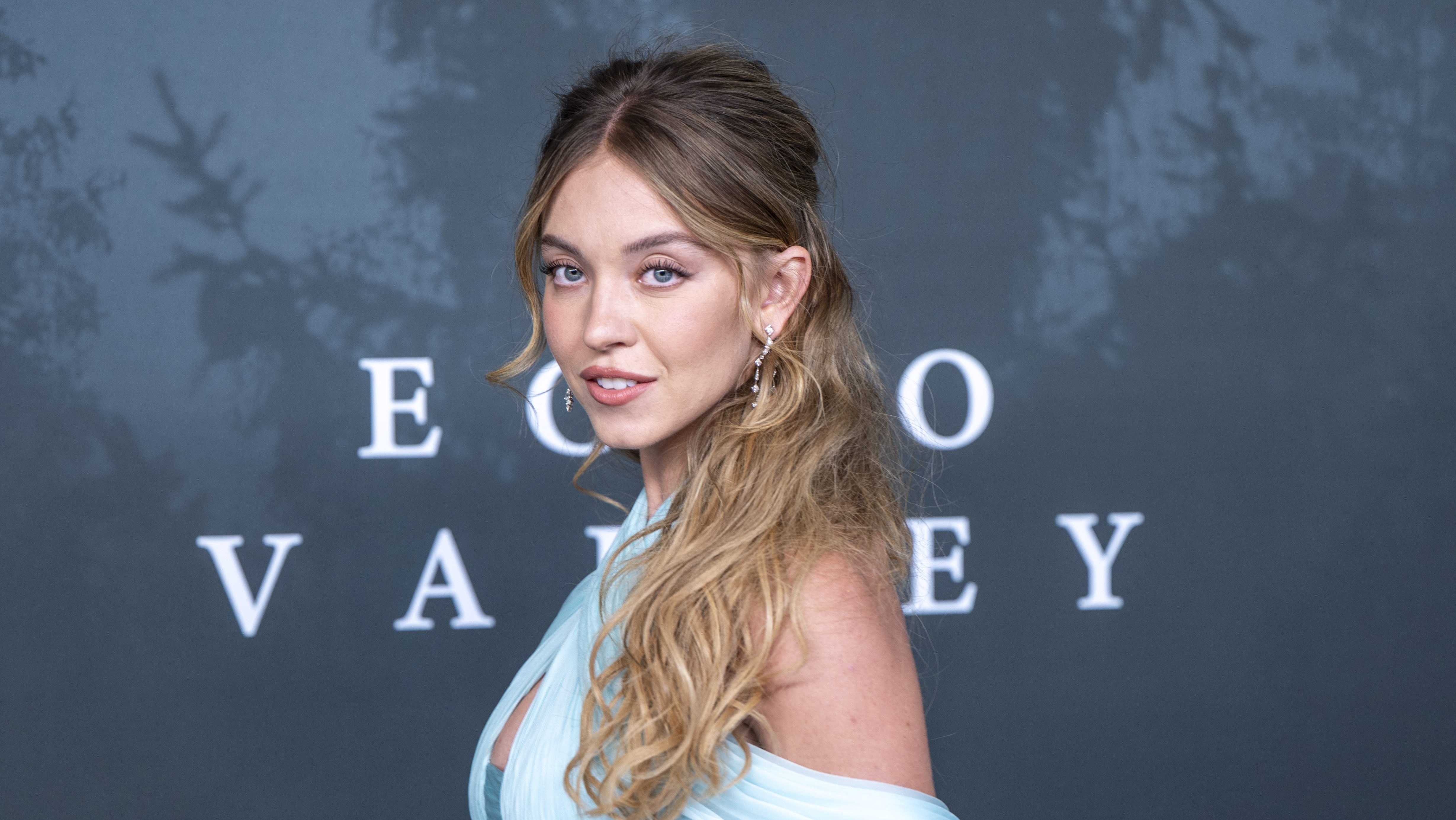 Sydney Sweeney dice que le 'le encantaba jugar a la estrella deportiva lesbiana en la próxima película biográfica