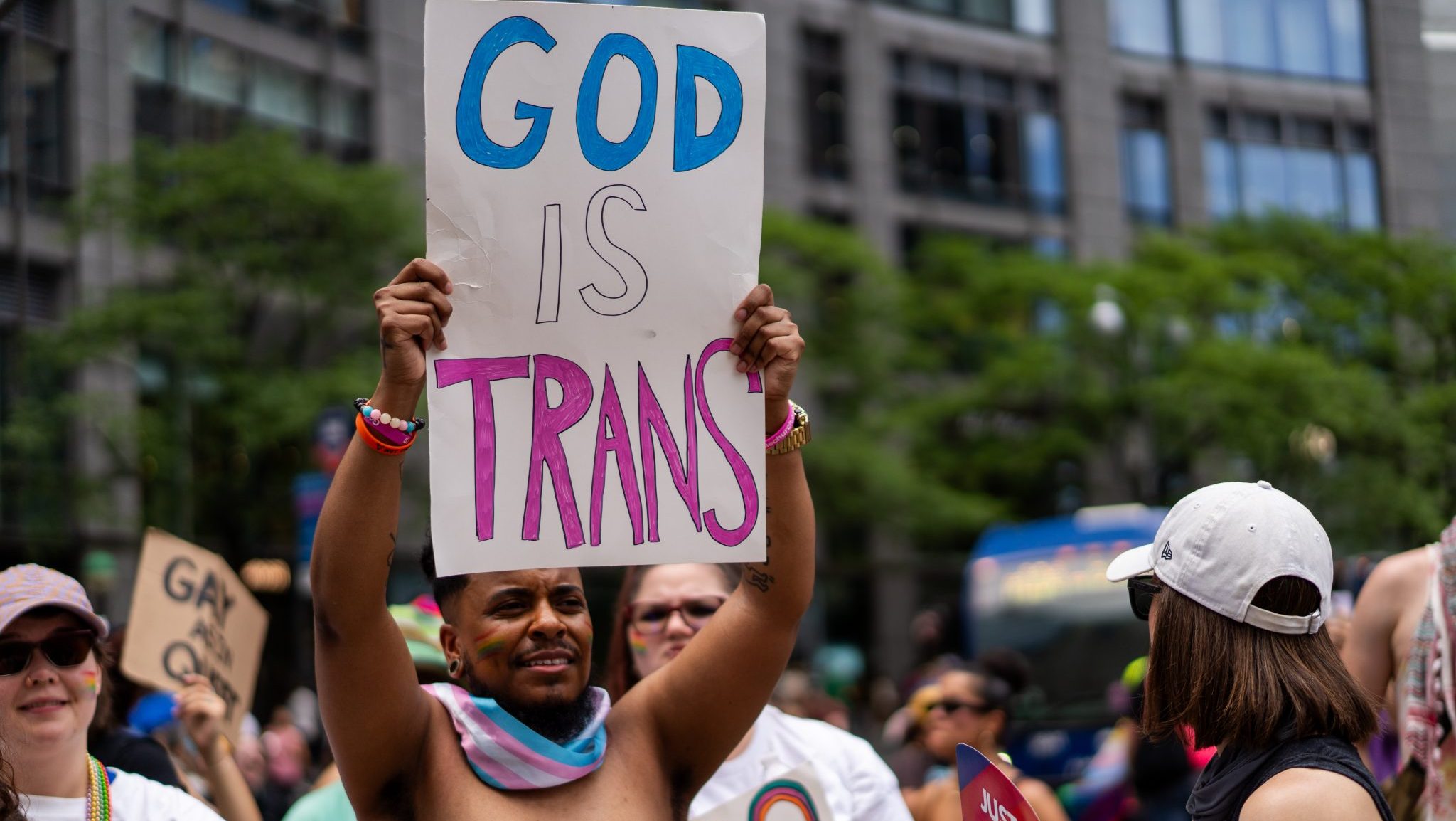 Estas fotos capturan el brillo, el amor y la protesta de la Marcha del Orgullo de Nueva York