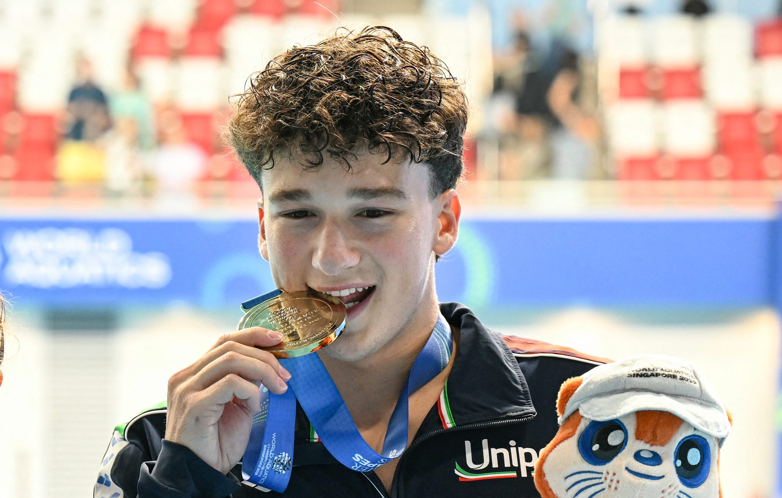 Diver adolescente gay gana el oro en los campeonatos mundiales después de confirmar la relación con su compañero atleta