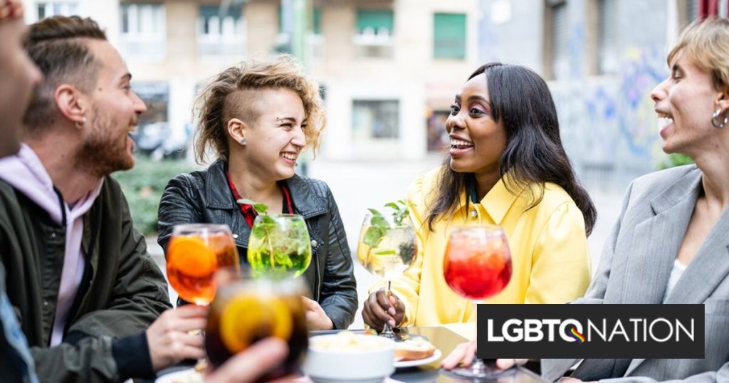 El ex empleado demanda a Gay Bar por la discriminación antecedente. El bar podría cerrar.